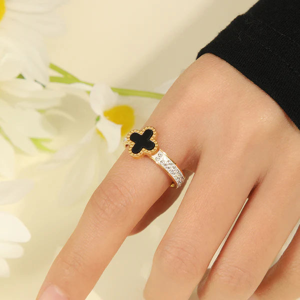 Stylish golden Clover Noir Ring