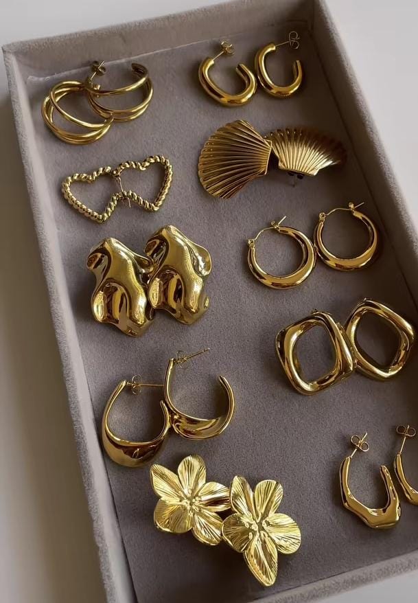 EARRINGS/STUDS